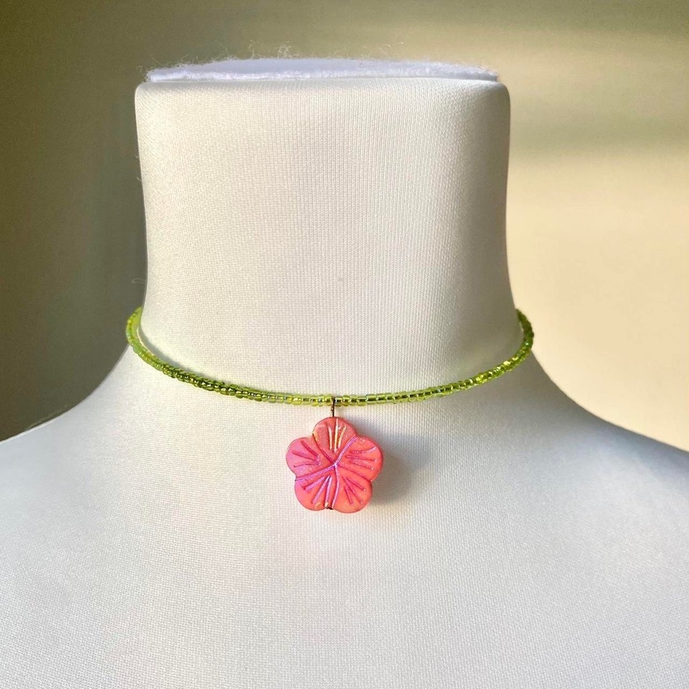 Pink Flower Shell Pendant Green Beaded Memory Wire Choker